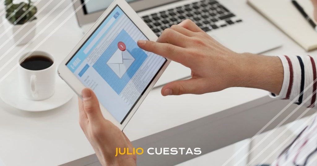 Eleva tu Emprendimiento: Por qué los Correos Corporativos son Clave en tus Primeros Pasos Digitales